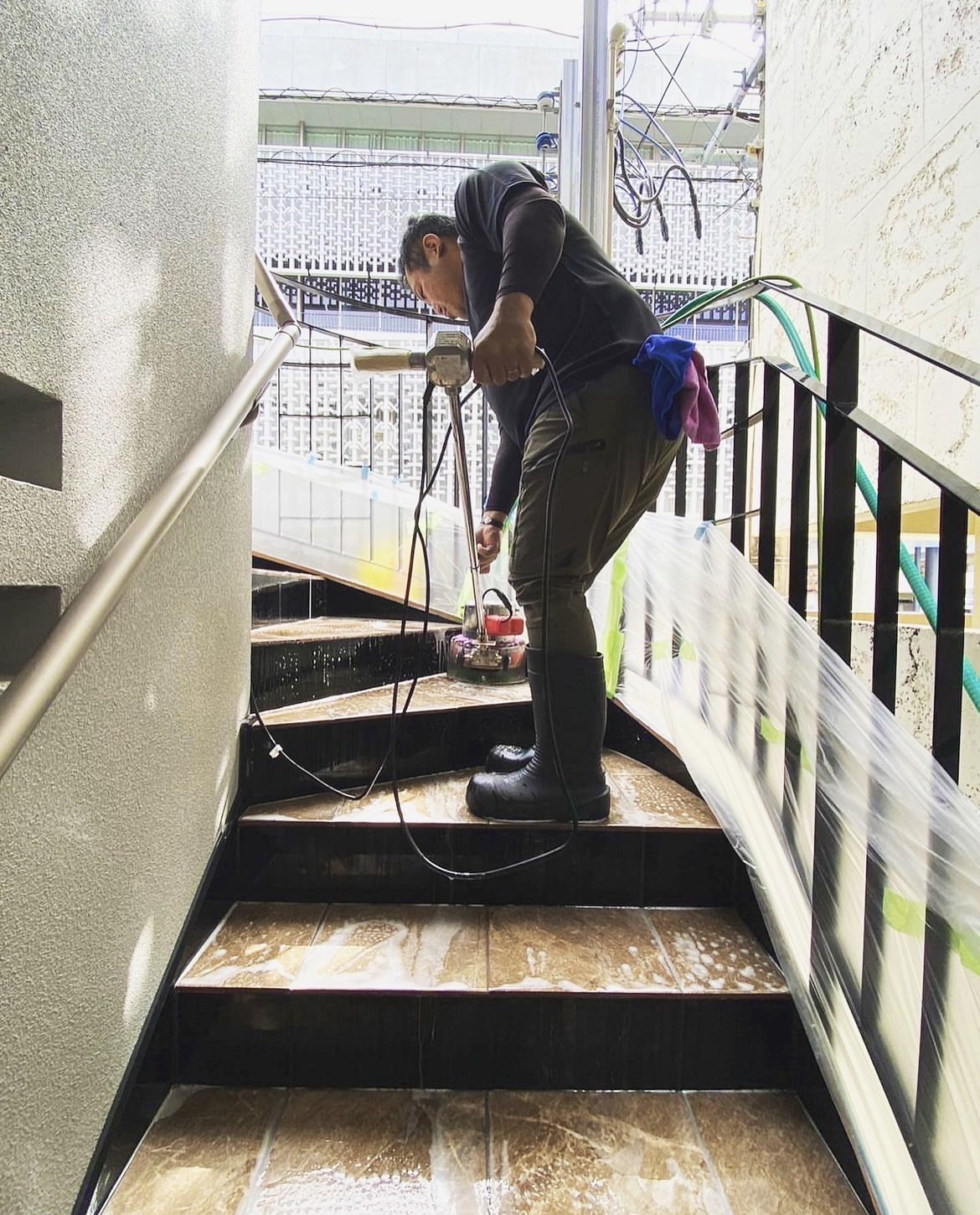 階段の滑り止め　ASL工法　アンチスリップ沖縄
